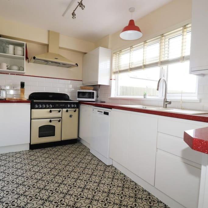 Gorgeous House In Newquay Walking Distance From Fistral Beach Экстерьер фото